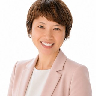 Mary Lau, property agent